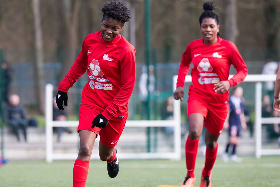 FOOT – EXPATRIÉE : BATCHEBA LOUIS, UNE BUTEUSE SANS FRONTIÈRE