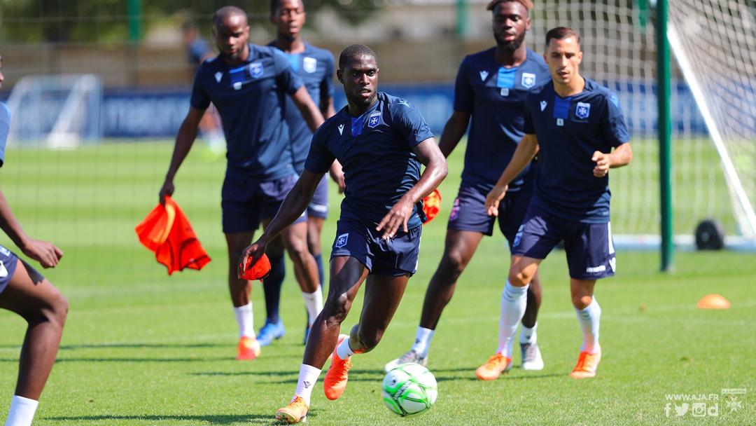 FOOTBALL- EXPATRIÉS : ARCUS CARLENS DE RETOUR À L’ENTRAÎNEMENT