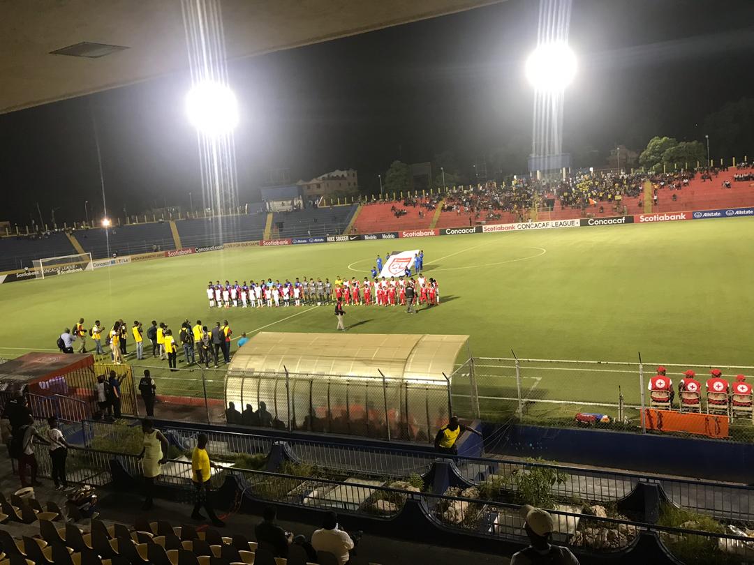 CONCACAF LEAGUE : AS CAPOISE – SV ROBINHOOD, LES HAÏTIENS MÈNENT À LA PAUSE