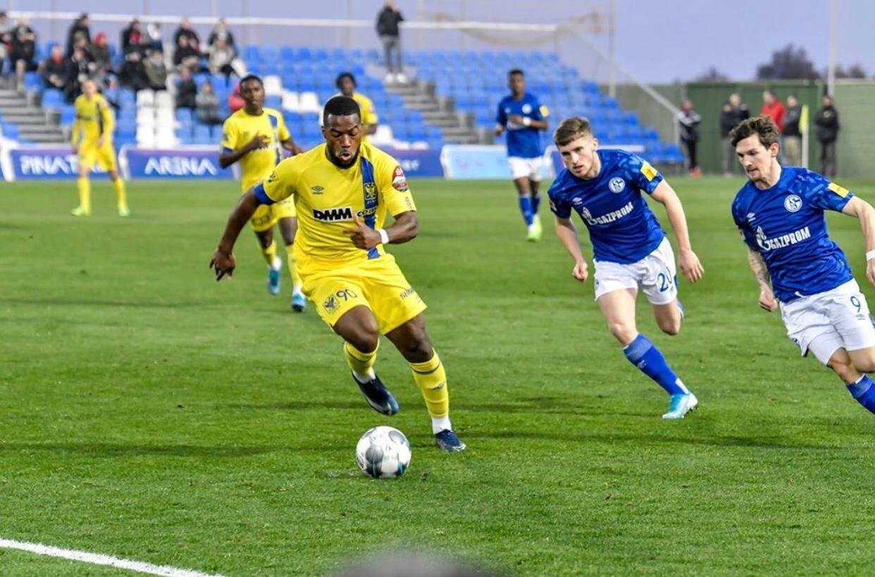 FOOT – EXPATRIÉS : DUCKENS NAZON ET SAINT TROND BATTENT UN GÉANT DE LA BUNDESLIGA EN AMICAL