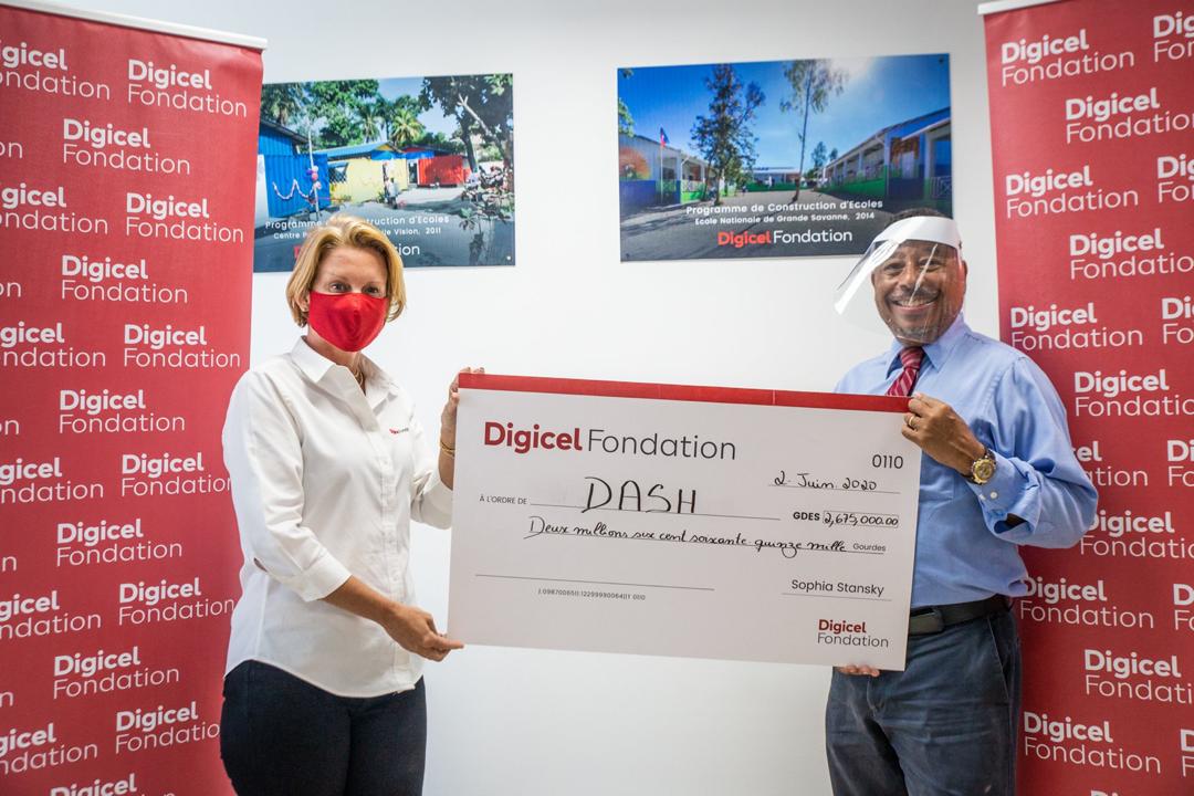 HAÏTI / COVID-19 : L’HÔPITAL DASH REÇOIT UN DON D’ARGENT DE LA FONDATION DIGICEL