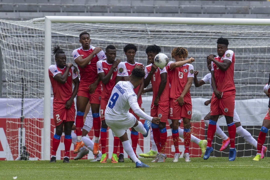 FOOTBALL- SÉLECTION : LES GRENADIERS PRENNENT L’EAU D’ENTRÉE