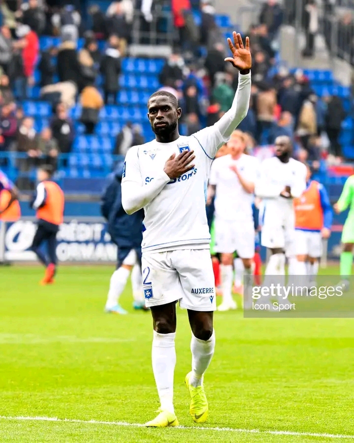 FOOTBALL-TRANSFERTS :  LES AUXERROIS RENDENT UN BEL HOMMAGE À CARLENS ARCUS