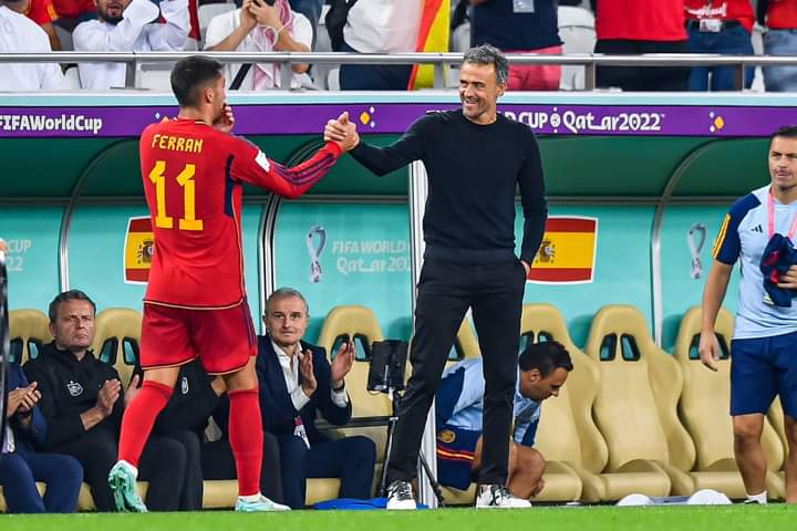 CDM – QATAR 2022 : LUIS ENRIQUE TAPE DU POING SUR LA TABLE