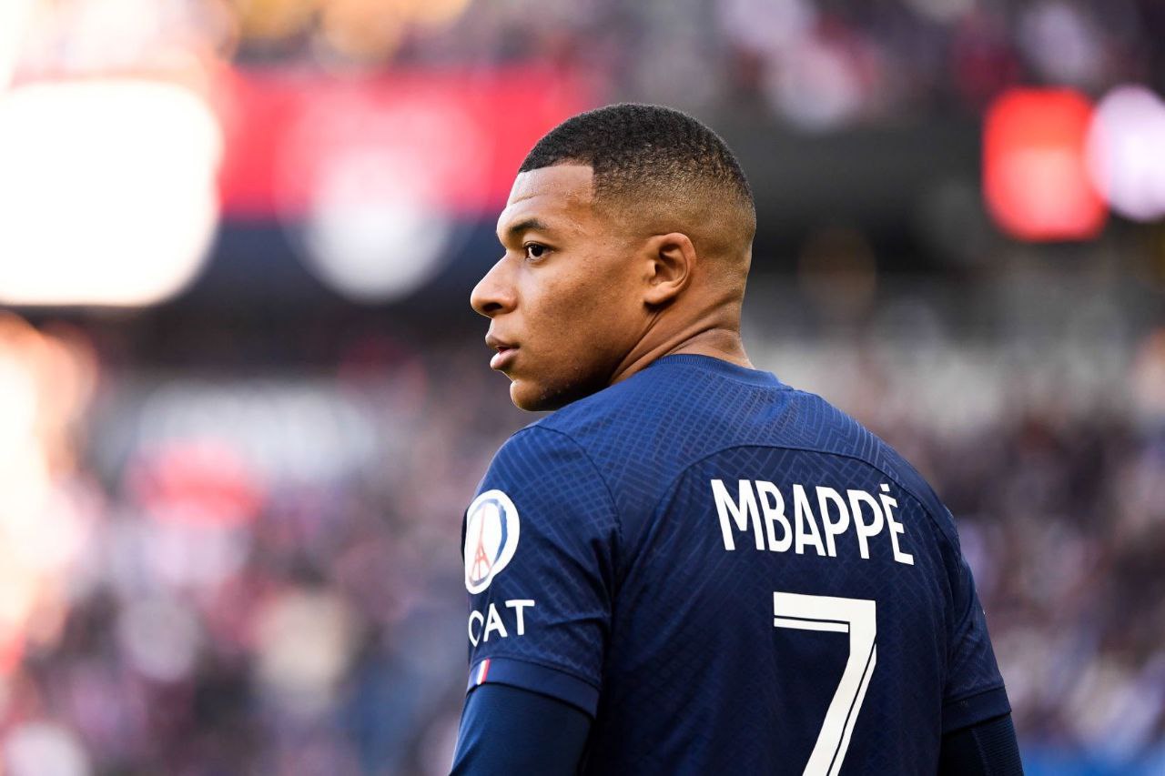 CDM-QATAR 2022 : KYLIAN MBAPPÉ Á LA TABLE DE ZINEDINE ZIDANE ET MICHEL PLATINI