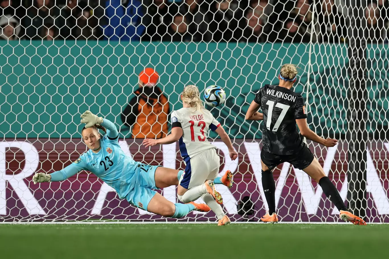 COUPE DU MONDE FÉMININE 2023 : LA NOUVELLE-ZÉLANDE RÉUSSIT SON ENTRÉE APRÈS LA FUSILLADE PRÈS DE L’EDEN PARK