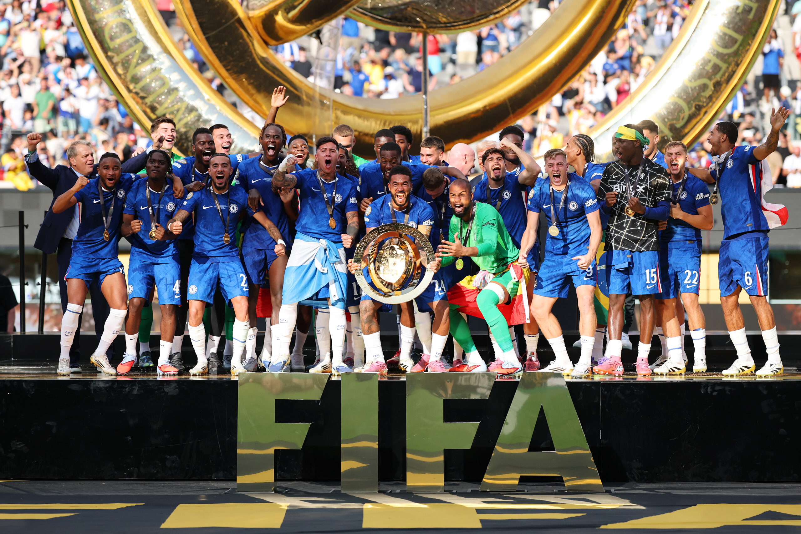 COUPE DU MONDE DES CLUBS : CHELSEA SURPREND LE MONDE ET ÉCRASE LE PSG EN FINALE