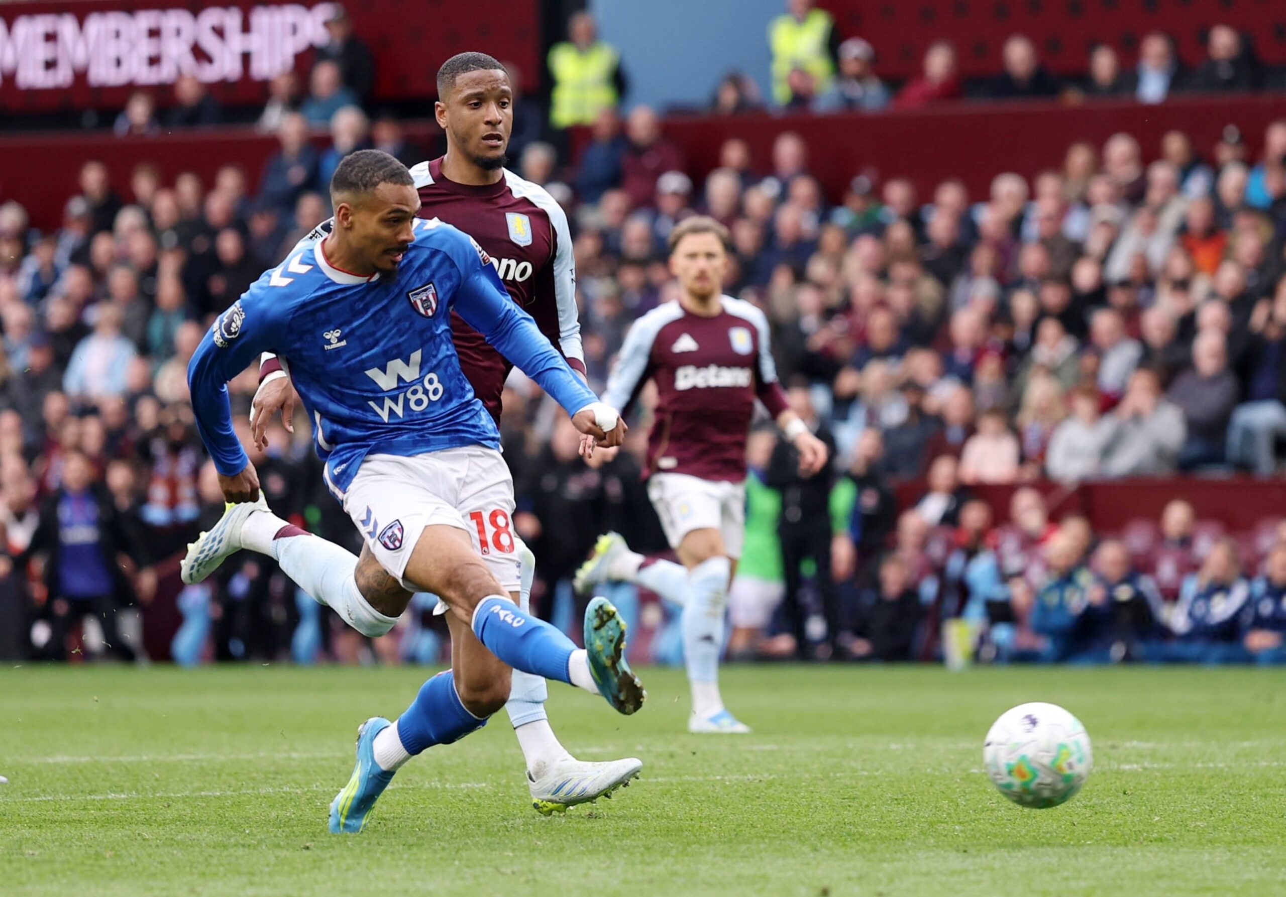 FOOT – PREMIER LEAGUE : LA MACHINE ISIDOR REPREND DU SERVICE